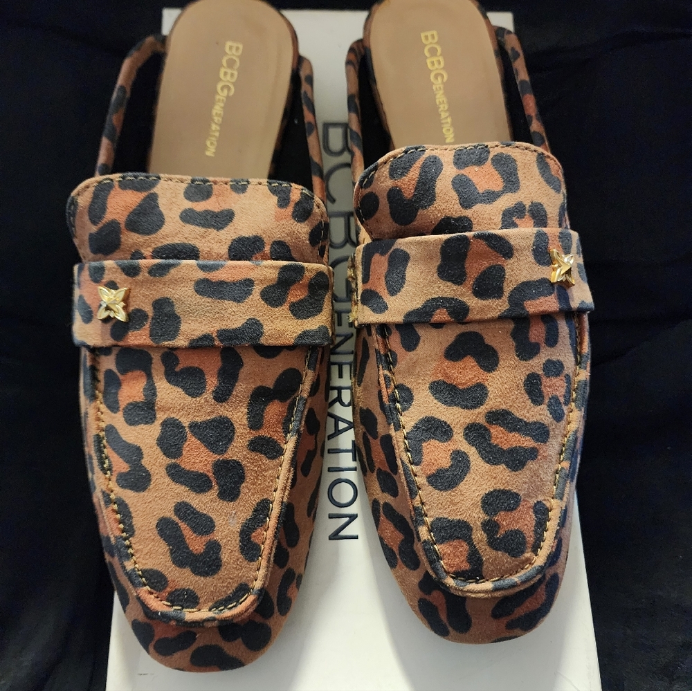LEOPARD MULE FLATS SIZE 8.5 WITH FRONT LOAFER DESIGN BY BCBGENERATION